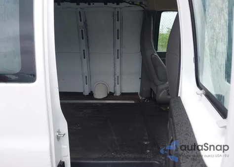 2016 Chevrolet Express 2500 Work Van z USA, uszkodzony, nr VIN 1GCWGAFG8G1147848